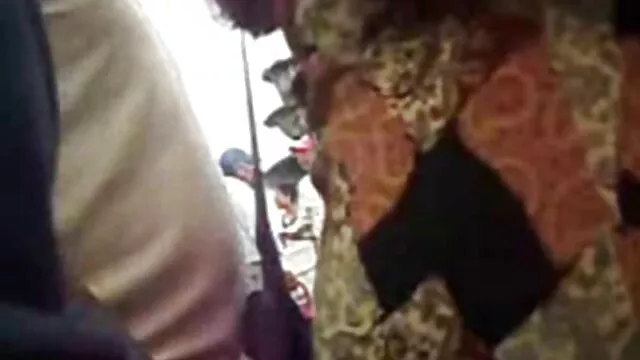 A nőgyógyász kiválasztja nagyi sex videók a maszkot, a beteg punciját