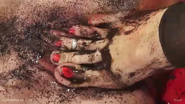 Vörös pisis videók adta Anális kopasz Franciaország