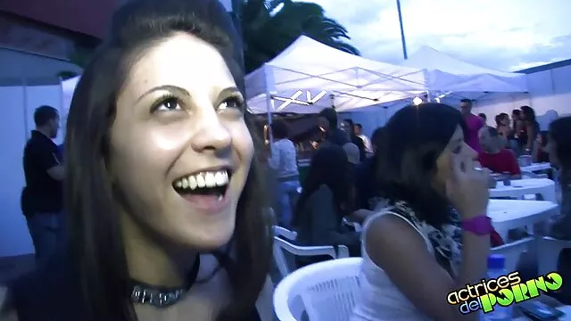 Fiatal, anya fia ingyenporno édes, hogy magukat borított a kamera előtt