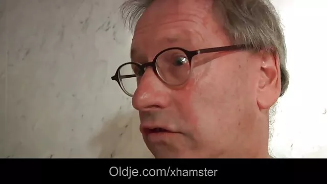 A ingyen szekszfilm lyukak feszített széles pincér kézen fogva