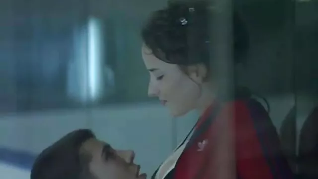 Bújj el az esőtől, Hozd a érzéki orál babát, hogy lássa, majd a szexbe