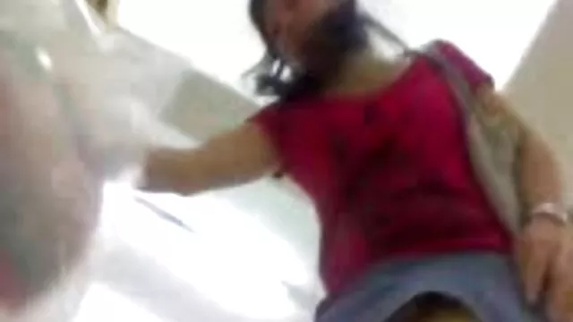 Egy férfi magyarul beszélő szex filmek egy barátjával, akinek az élete egy szomszéddal van