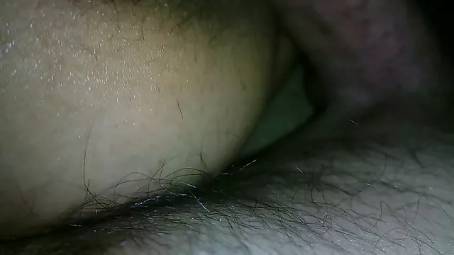 Egy csirkét vv szex video osztott meg a testvérével, majd az arcára kerültek