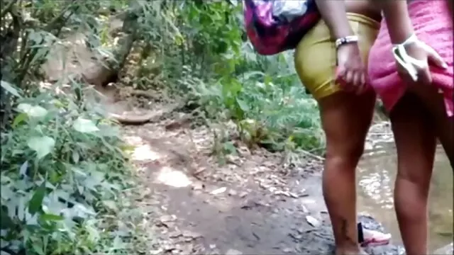 Édes ingyen poorno robbanás a lány pár arc végén