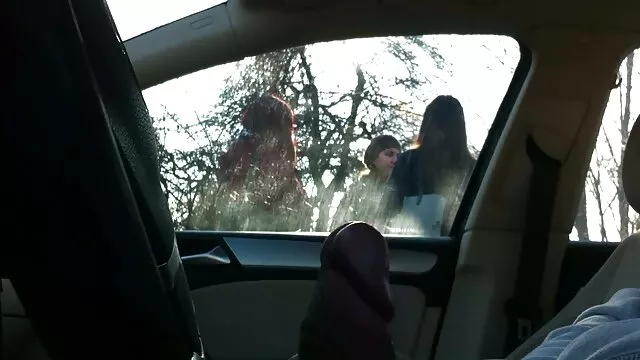 A anya fia ingyenporno nagy lány adta a fiatal hostess