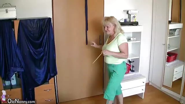 A férfiak mhmhm se-t indítanak két módban hármas szex video