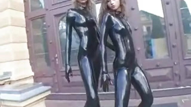 A lyukak egy ingyen szexvideo kék vibrátor