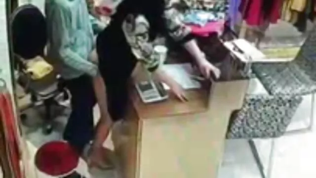 Fétis kopasz lány a seggét xesz video
